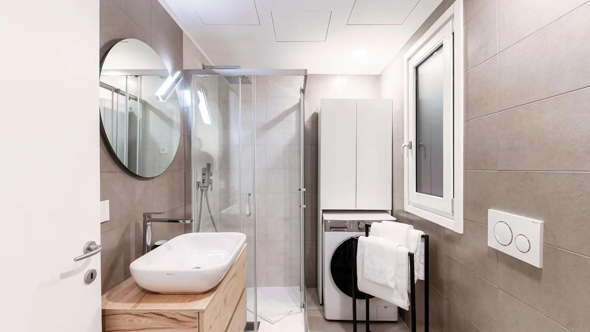 Como Lago Apartment By Quokka 360 - Close To The Lake And Train Station