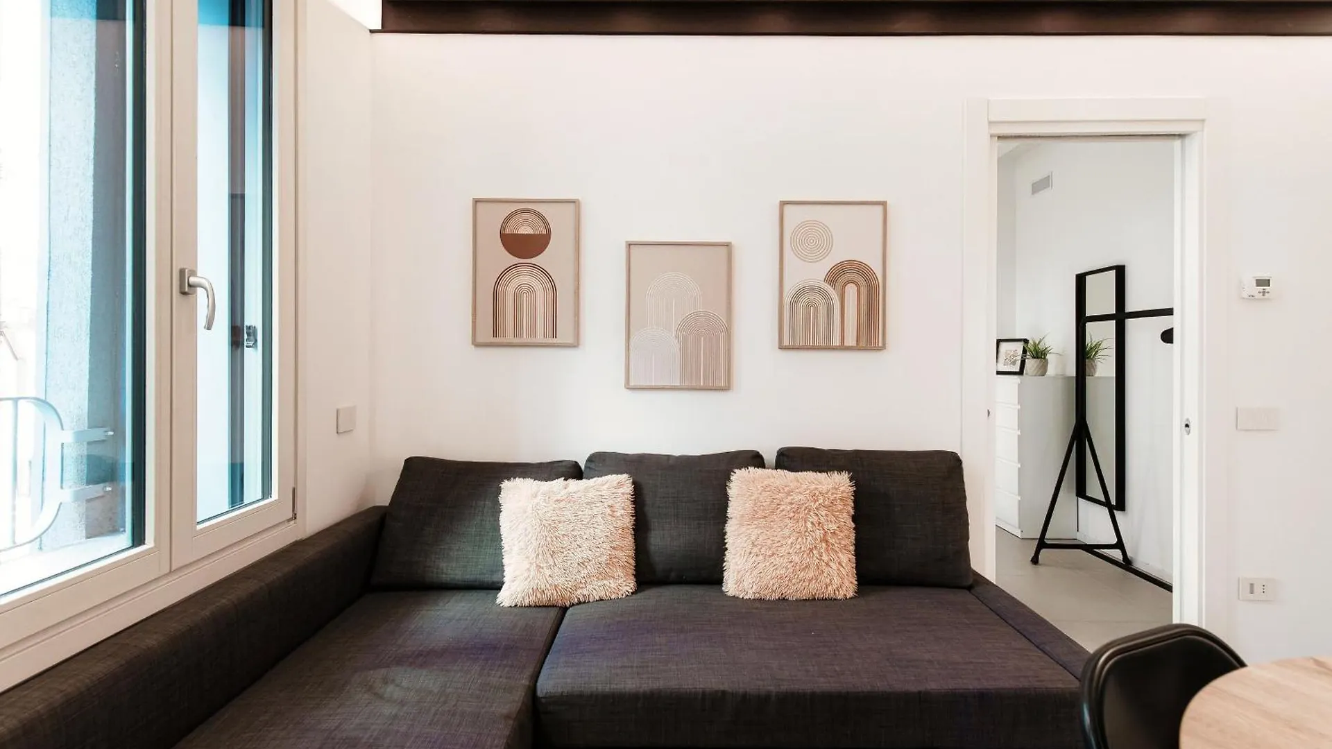 Como Lago Apartment By Quokka 360 - Close To The Lake And Train Station